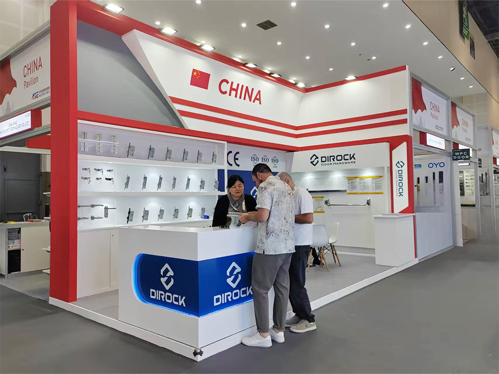 DIROCK Engaging with Customers at Big 5 Global DIROCK im Dialog mit Kunden bei Big 5 Global